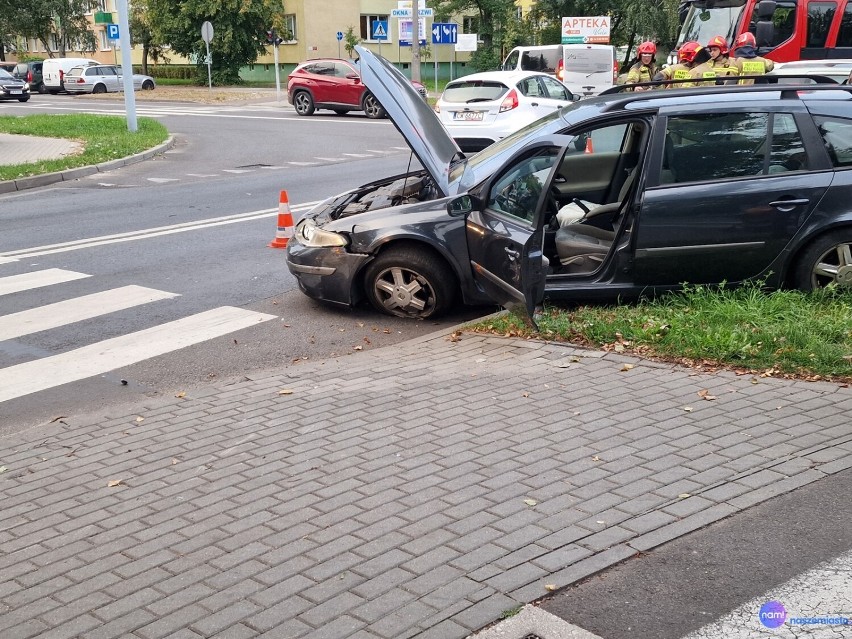 Zderzenie dwóch aut na skrzyżowaniu Wieniecka - Budowlanych...