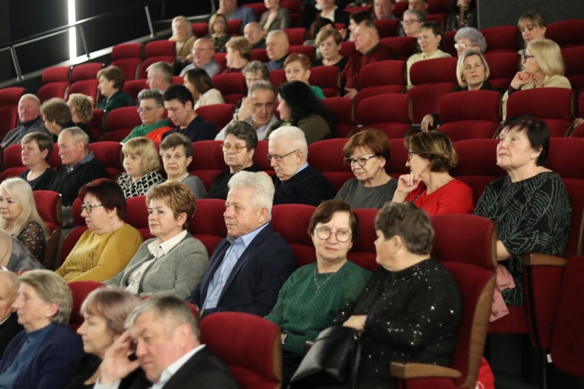 Zespół Pieśni i Tańca „Śląsk” w Wieluniu. Zachwycający koncert chóru i orkiestry w Kino-Teatrze Syrena ZDJĘCIA