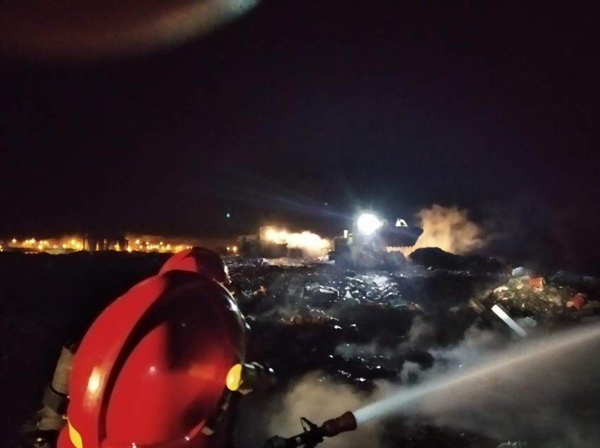 Pożar na Składowisku Odpadów Komunalnych w Oświęcimiu. Strażacy opanowali sytuację