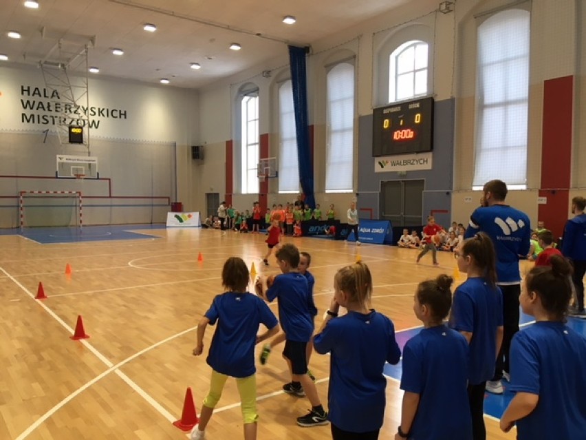 W Wałbrzychu rozpoczęły się zmagania najmłodszych adeptów szkolnego rzemiosła sportowego we Współzawodnictwie Klas