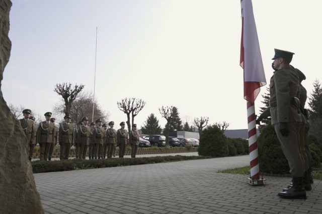 Uroczystości z okazji Dnia Flagi, w których uczestniczył komendant BiOSG.