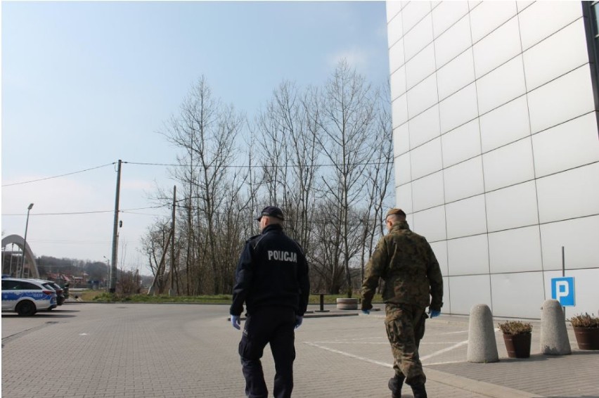 Koronawirus. Spotkanie towarzyskie słono kosztowało mieszkańców Brzeska. Sanepid surowo ich ukarał