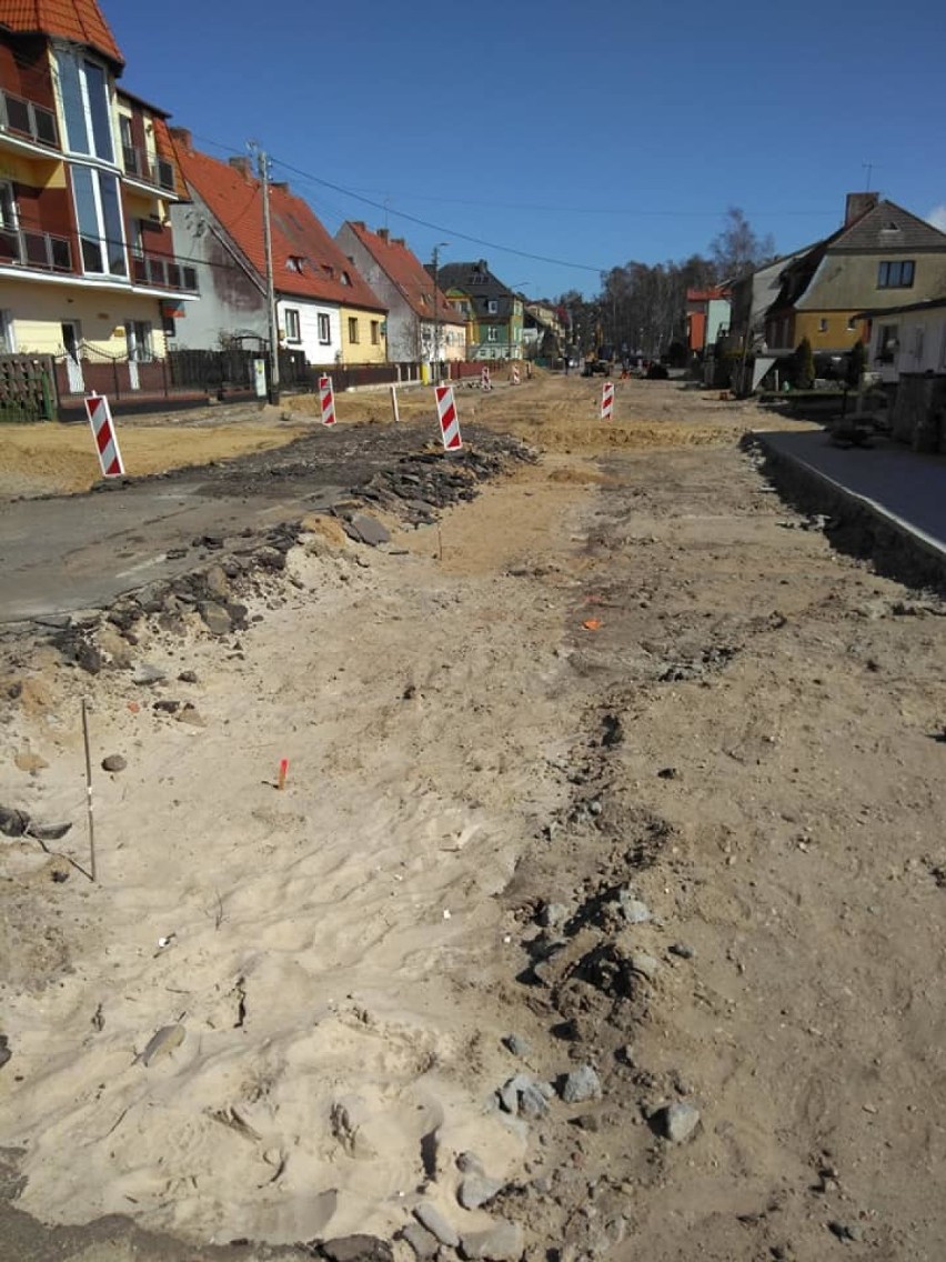 Trwa przebudowa ulicy Westerplette w Łebie [ZDJĘCIA]