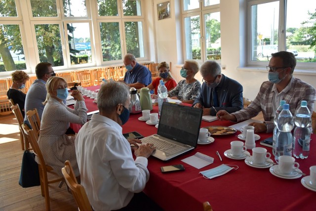 Posiedzenie połączonych komisji odbyło się w szkole w Ratajach