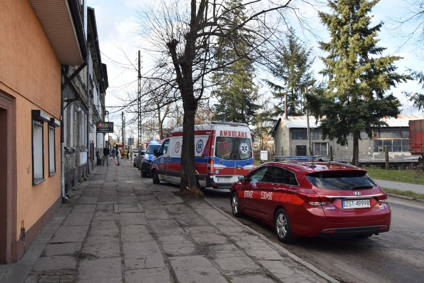 Pożar przy ul. Wojska Polskiego w Stargardzie. Lokatorzy uciekali w kapciach. "O naszym bloku wszyscy zapomnieli, tu jest niebezpiecznie"