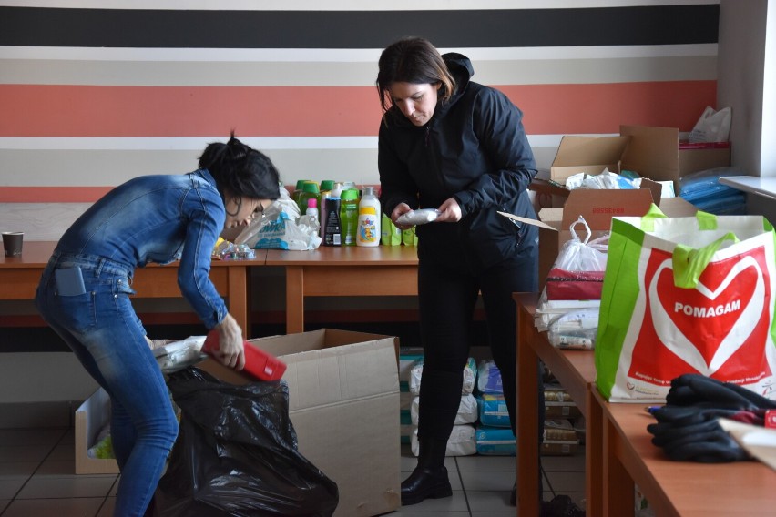Zbiórka darów dla Ukrainy. Oborniczanie są gotowi przyjąć uchodźców pod swój dach