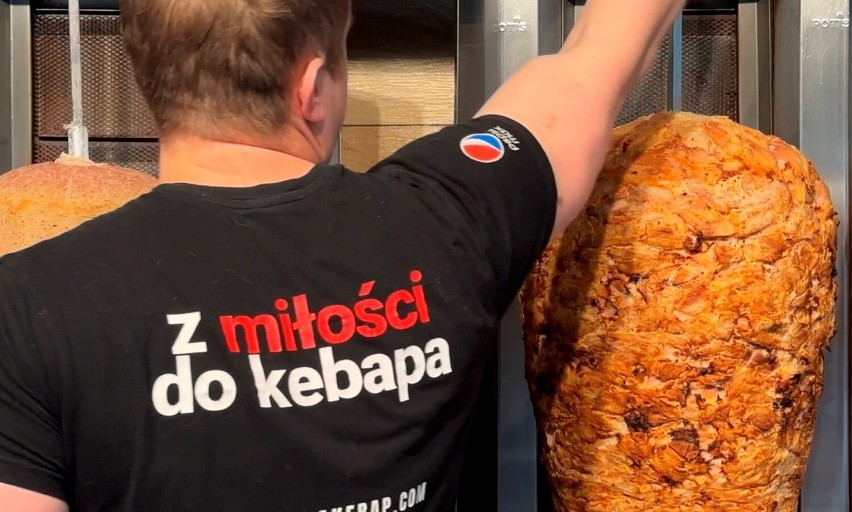 Kebab to trzecie najczęściej zamawiane danie w Polsce....