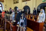 Minutą ciszy na sesji Rady Miasta pożegnano zmarłego Andrzeja Młyńskiego, radnego z Bydgoszczy. Kto zajmie jego miejsce?