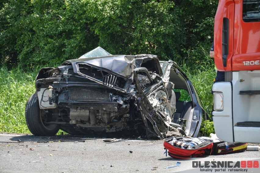 Groźny wypadek niedaleko Wrocławia. Skoda zmiażdżona przez ciężarówkę