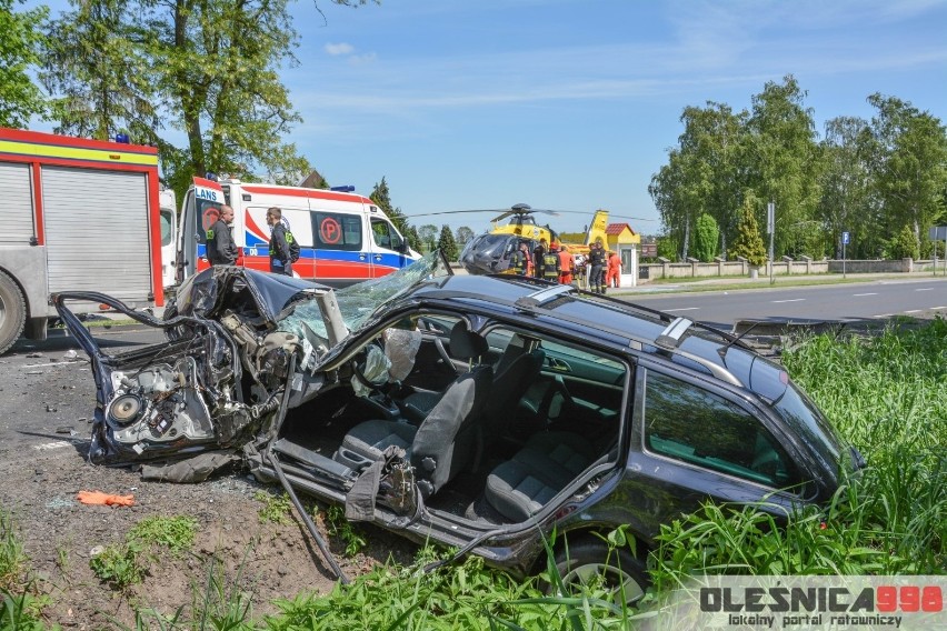 Groźny wypadek niedaleko Wrocławia. Skoda zmiażdżona przez ciężarówkę