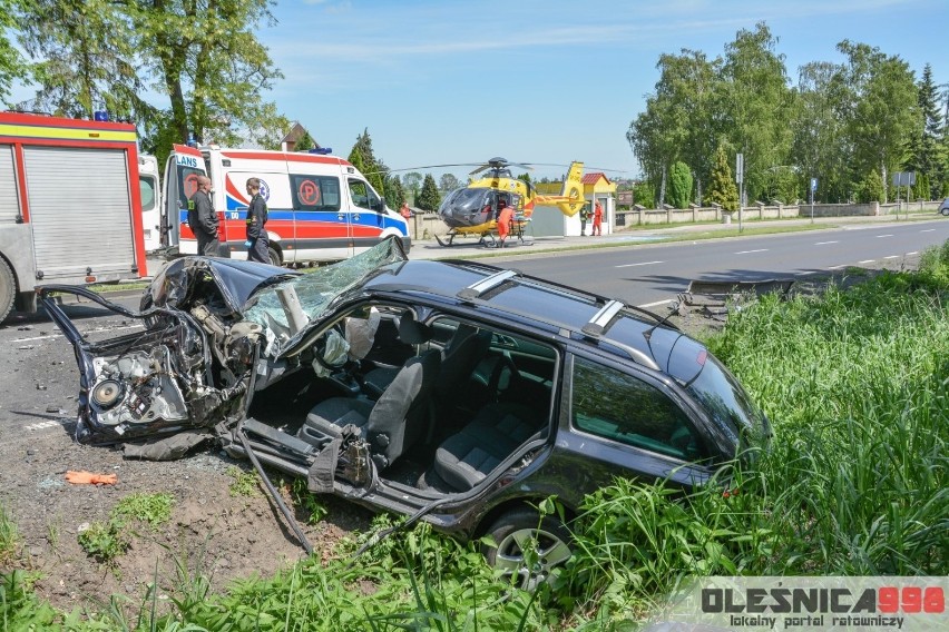 Groźny wypadek niedaleko Wrocławia. Skoda zmiażdżona przez ciężarówkę