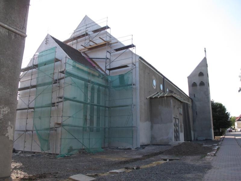 Prace remontowe przeniosły się na zewnątrz świątyni