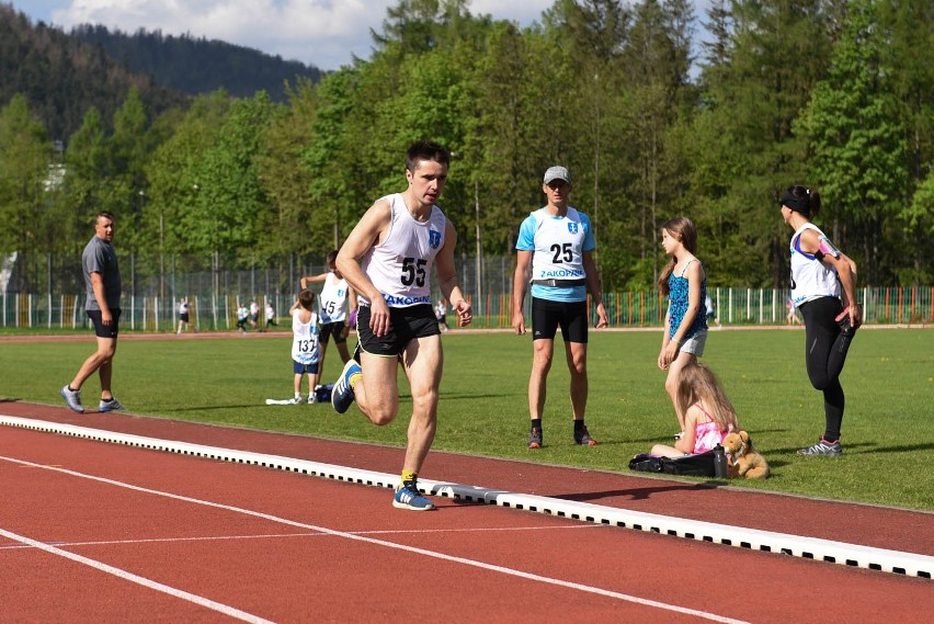 Zakopane. Z okazji Święta Konstytucji 3 Maja urządzili sobie bieg [ZDJĘCIA]