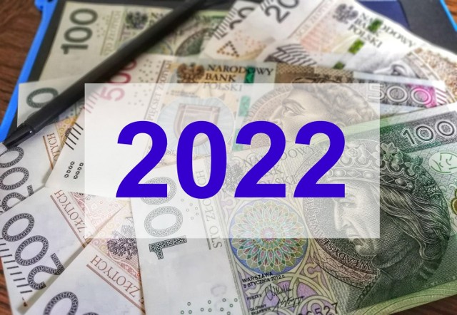 12 tys. zł na dziecko, 400 zł dofinansowania na opiekę nad dziećmi... Od 2022 roku wprowadzone zostają świadczenia, z których skorzystają tysiące rodzin. 

● Od nowego roku zaczynają też obowiązywać największe zmiany podatkowe od lat - sprawdź, jak to może przełożyć się na Twoje dochody. 

● Wszystkie najważniejsze zmiany, które mogą wpłynąć na Twój portfel przedstawiamy w tym materiale. ▶▶