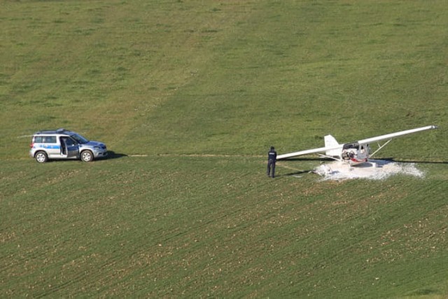 Awaryjne lądowanie awionetki w Skawie. Jedna osoba ranna