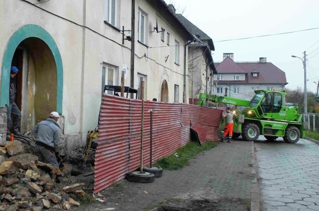 Już trwa termomodernizacja i przebudowa budynku przy ulicy Widok 10 w Starachowicach