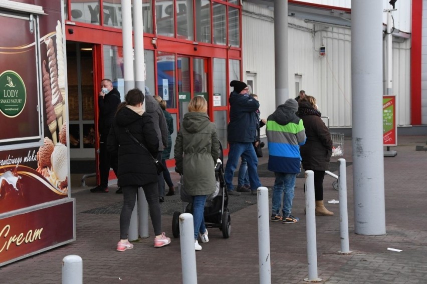 Wielu kielczan przyszło w sobotę, 5 grudnia na zakupu do...