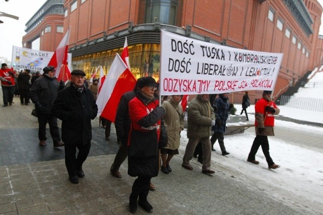 Tradycyjnie, jak każdego dziesiątego dnia miesiąca, w miesięcznicę katastrofy smoleńskiej, ulicami Poznania przeszedł Marsz Smoleński