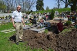 Problem czytelnika z pogrzebem matki na cmentarzu w Białogardzie