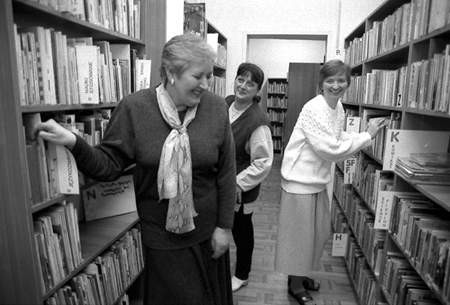 W doposażaniu biblioteki pomagały między innymi osoby prywatne. Fot. L. Usińska