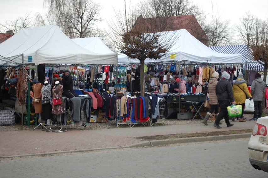 Mniej sprzedawców i kupujących na targowisku w Kościanie