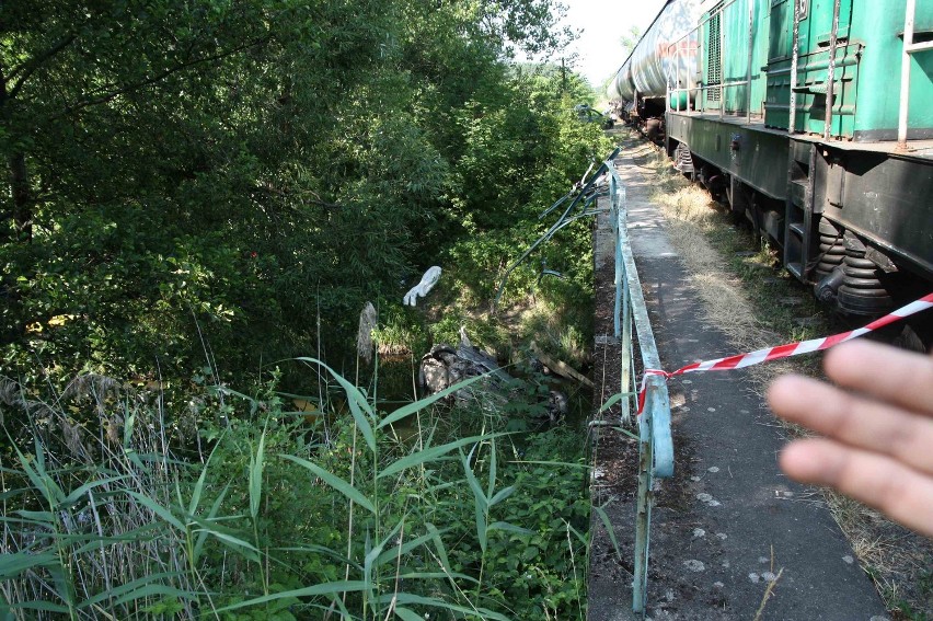 Człuchów. Pociąg uderzył w samochód. Jedna osoba nie żyje (zdjęcia)