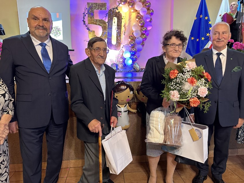 Jubileusz 50 i 60 lat pożycia małżeńskiego – niezwykła uroczystość w Rumianie (WIDEO I ZDJĘCIA)