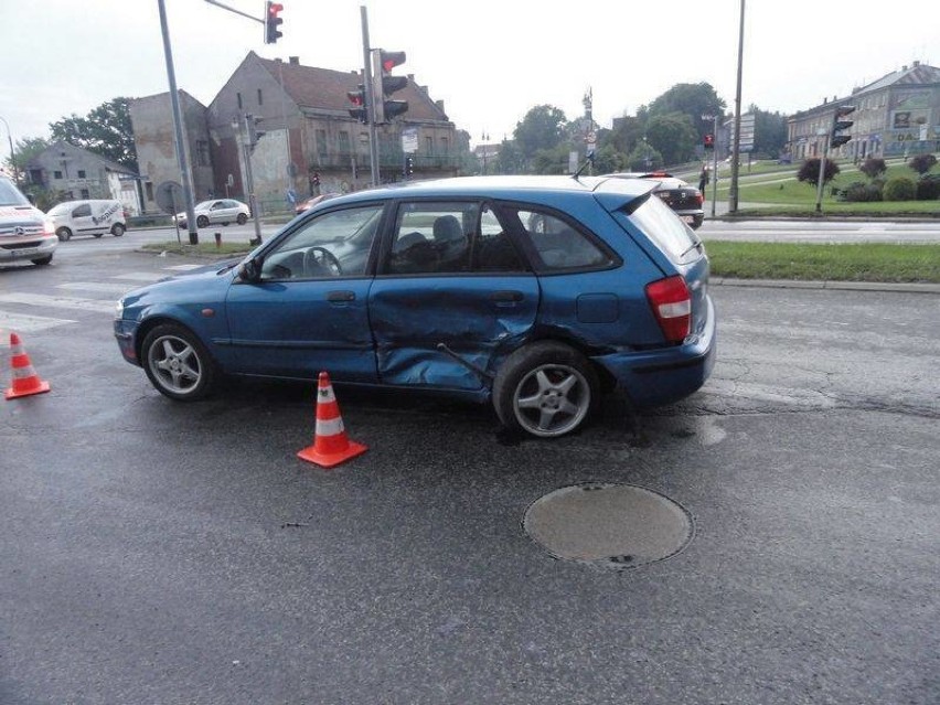 Wypadek w Nowym Sączu. Samochody rozbite, dziecko w szpitalu [ZDJĘCIA]