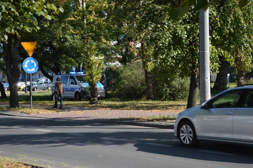 Ciało mężczyzny znalezione na skwerze koło szpitala w Tomaszowie Mazowieckim
