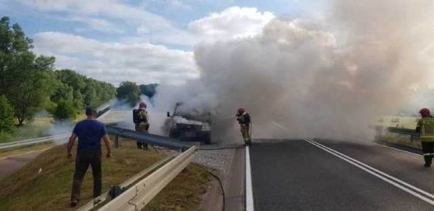 W godzinach porannych na obwodnicy Sławna doszło do pożaru...