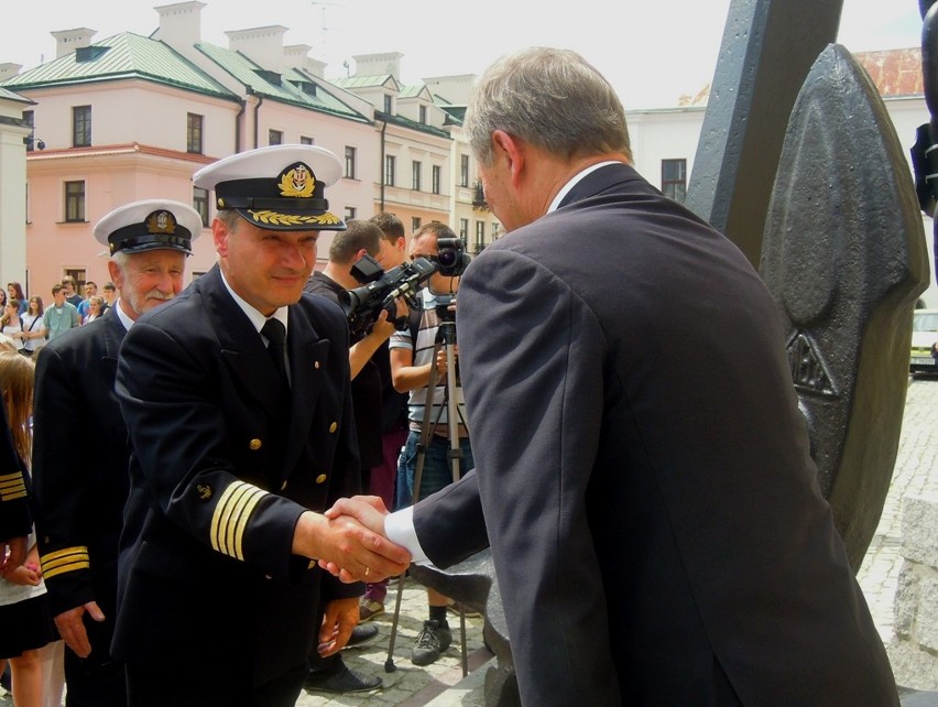 Zamość: Odsłonili kotwicę na Rynku Solnym