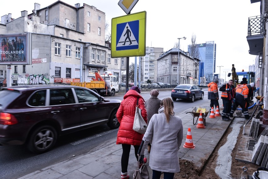 15 wypadków i kolizji, 9 rannych osób - to bilans ostatniego...