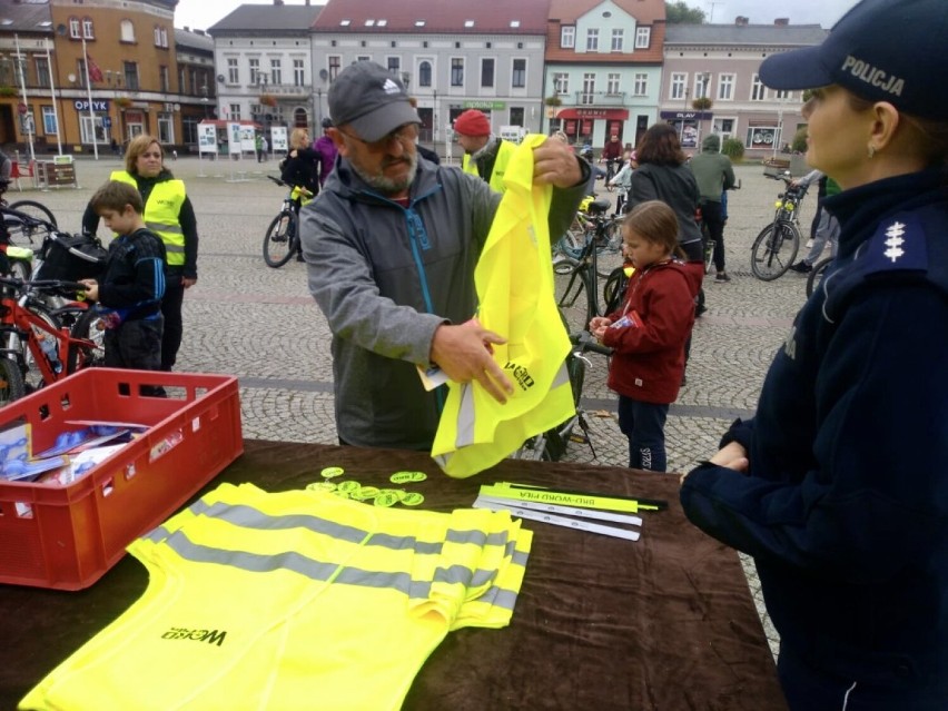 Policjantki edukowały rowerzystów. Przypomniały im o przepisach ruchu drogowego 