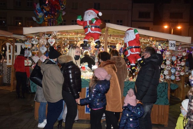 Jarmark każdego roku przyciąga na Rynek wielu kupujących