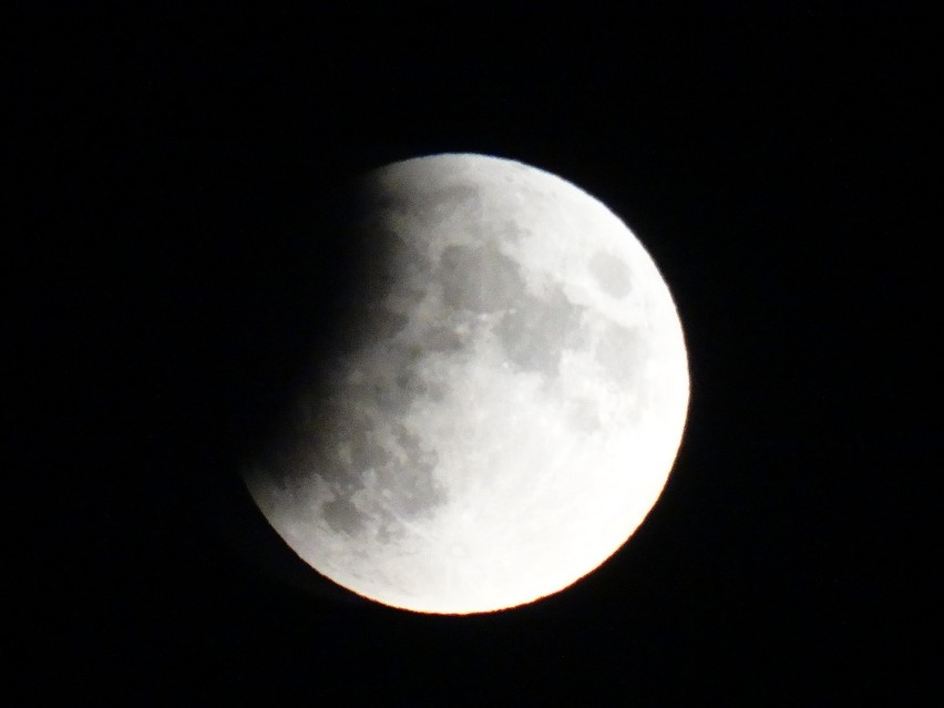 Zaćmienie Księżyca nad Szczecinkiem w obiektywie [zdjęcia]