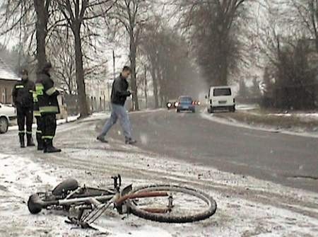 Rowerzysta tuż po wypadku został przewieziony do szpitala Fot. G. Bielawski