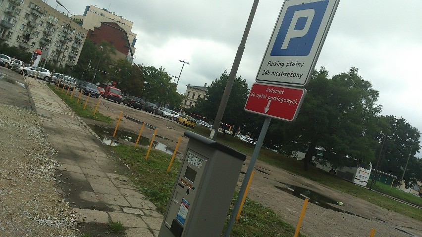 Koniec darmowego parkowania w pobliżu Orląt Lwowskich (ZDJĘCIA)