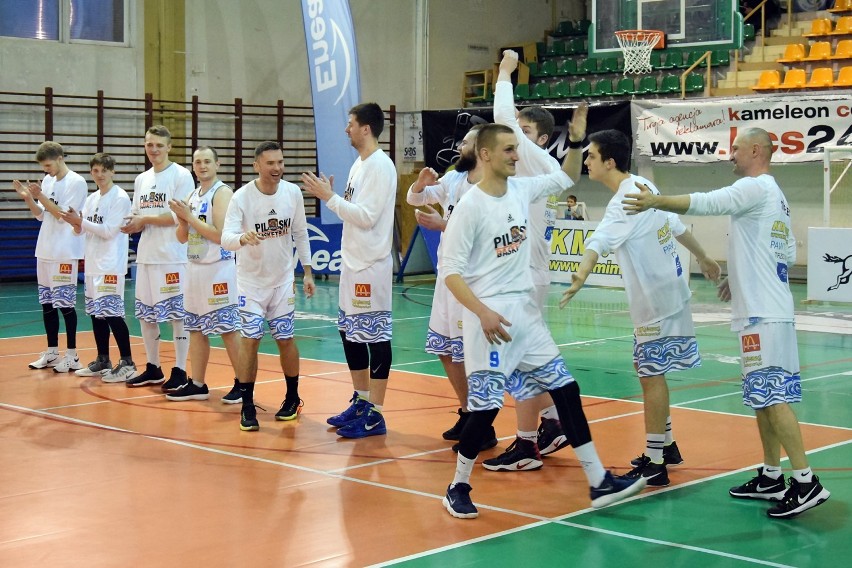 Koszykówka: Basket Piła nie sprostał drużynie Sklep Polski MKK Gniezno. Zobacz zdjęcia z tego meczu