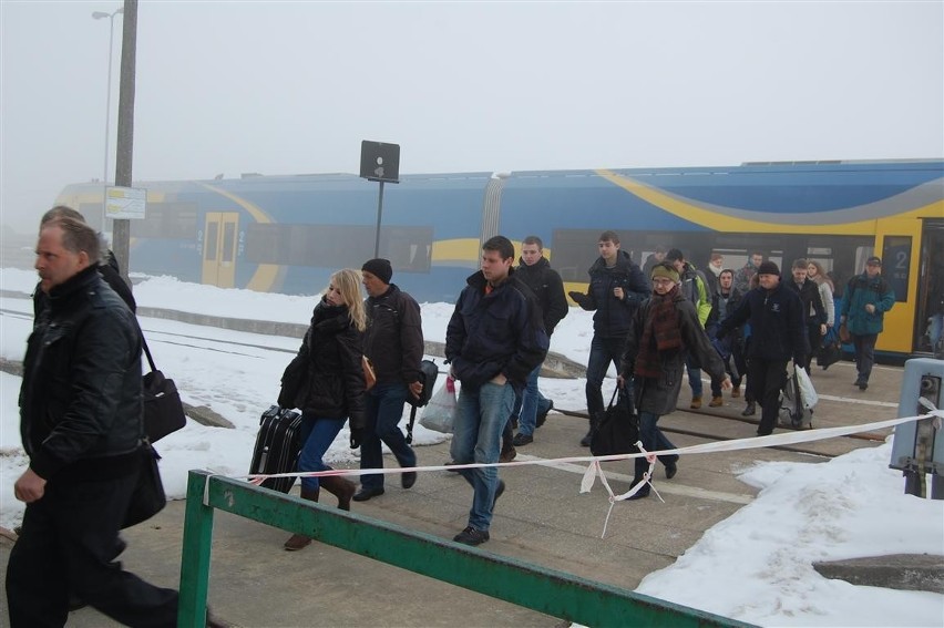 Modernizacja linii 201 Kościerzyna - Gdynia. Roboty wstrzymane przez zimę, a pasażerów wożą autobusy