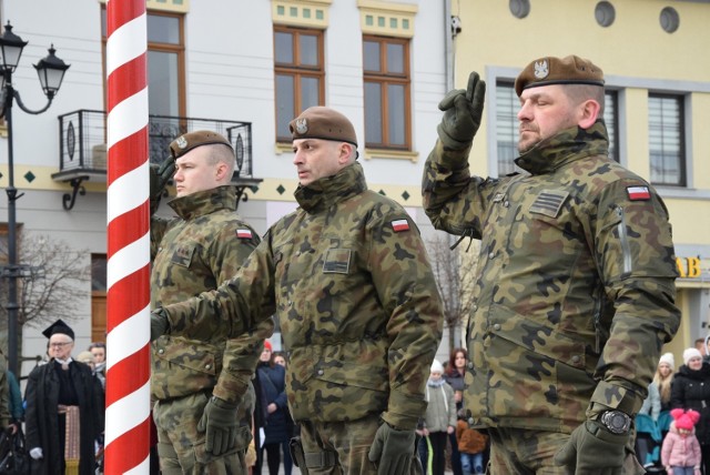 Ponad 80 żołnierzy 13. Śląskiej Brygady Obrony Terytorialnej dzisiaj 26 lutego złożyło na żywieckim Rynku przysięgę.