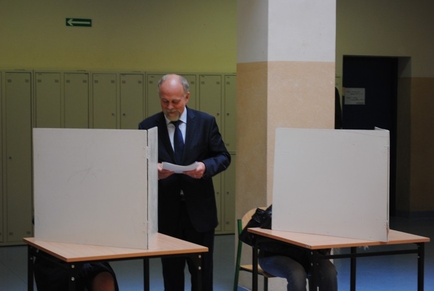 Wybory 2011. Wojewoda Piotr Florek głosował w Koninie