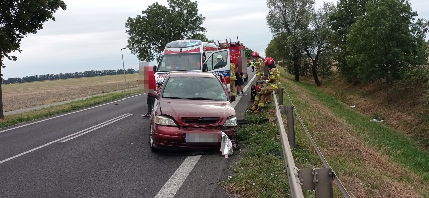 Zderzenie trzech samochodów na trasie Ptaszkowo - Kotowo 