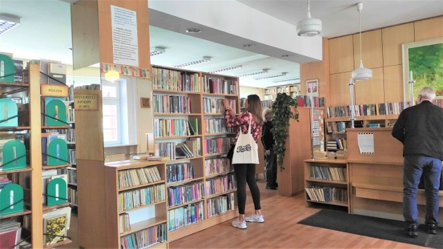 Miejska Biblioteka Publiczna w Malborku od 2004 r. realizuje zadania biblioteki powiatowej. Miasto wypowiedziało powiatowi porozumienie w tej sprawie.
