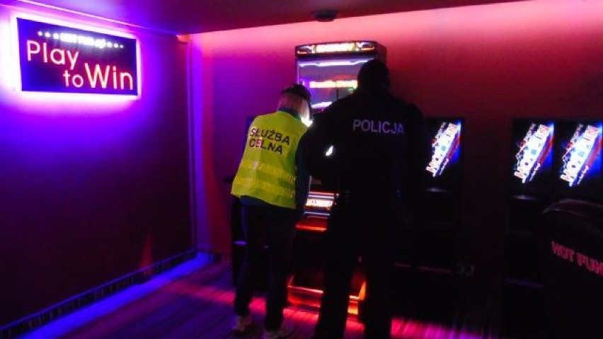 Policja w Kaliszu i służba celna zarekwirowały automaty do...