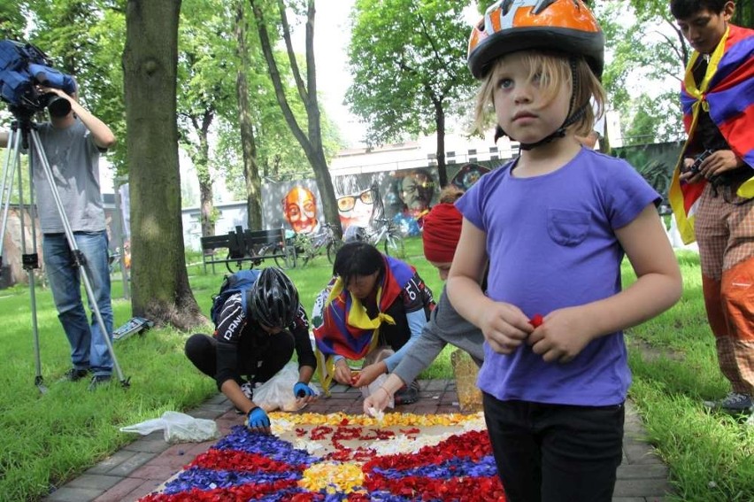 Tybetańczycy na rowerach w Gnieźnie