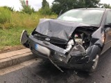 Kolizja w Gorzowie. 19-letni kierowca opla uderzył czołowo w forda [ZDJĘCIA]