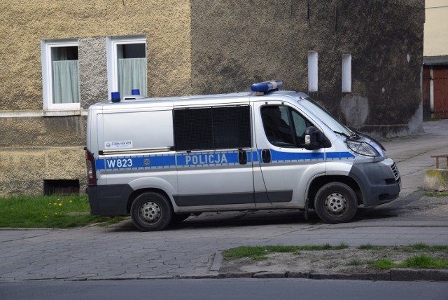 Policyjny radiowóz na ul. Wojska Polskiego w Stargardzie