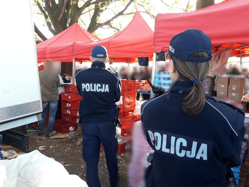Bazar "Olimpia" na Woli pod kontrolą policji....