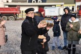 Lwówek: Zakopali kapsułę czasu pod płytą modernizowanego Rynku [ZDJĘCIA]