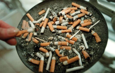 Biedniejsi przerzucą się na papierosy z przemytu, a bogatsi na te zachodnie - ostrzegają producenci tanich papierosów